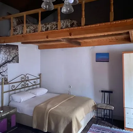Pergamon Homestay *