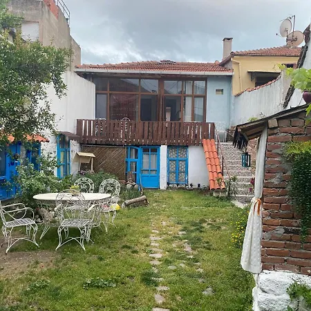 Pergamon Homestay *