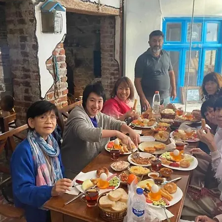 Pergamon Homestay *