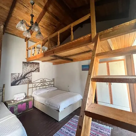 Pergamon Homestay *